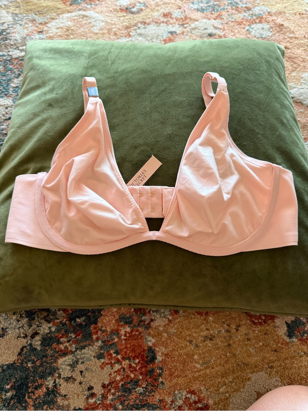 Incredible by Victoria's Secret Light Pink Unlined Underwire Plunge Bra NWT